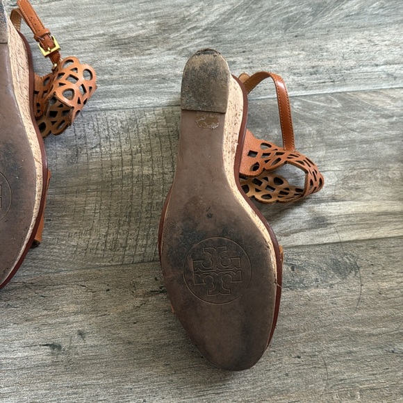 Tory Burch perforated brown cork wedge sandals. Size 11. - Picture 7 of 16